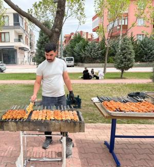 Gençlik Şölenimizde Mangal Etkinliği Gerçekleştirdik.
