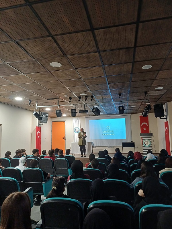 Türk Anadolu Vakfı İmam Hatip Ortaokulu'na Okulumuzu Tanıttık.